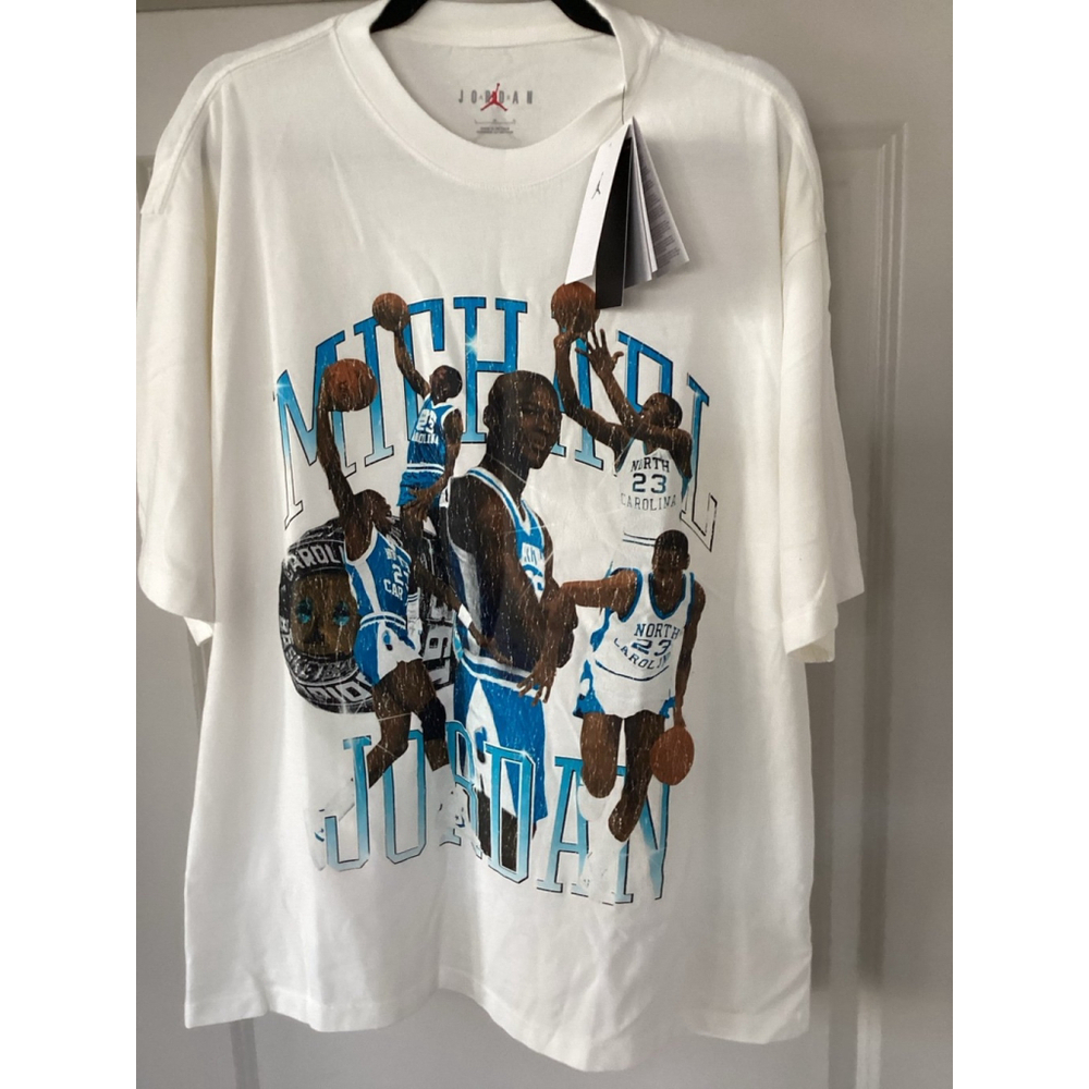 Jordan Flight Essentials Men’s Graphic T-Shirt Size: Large Color: Sail